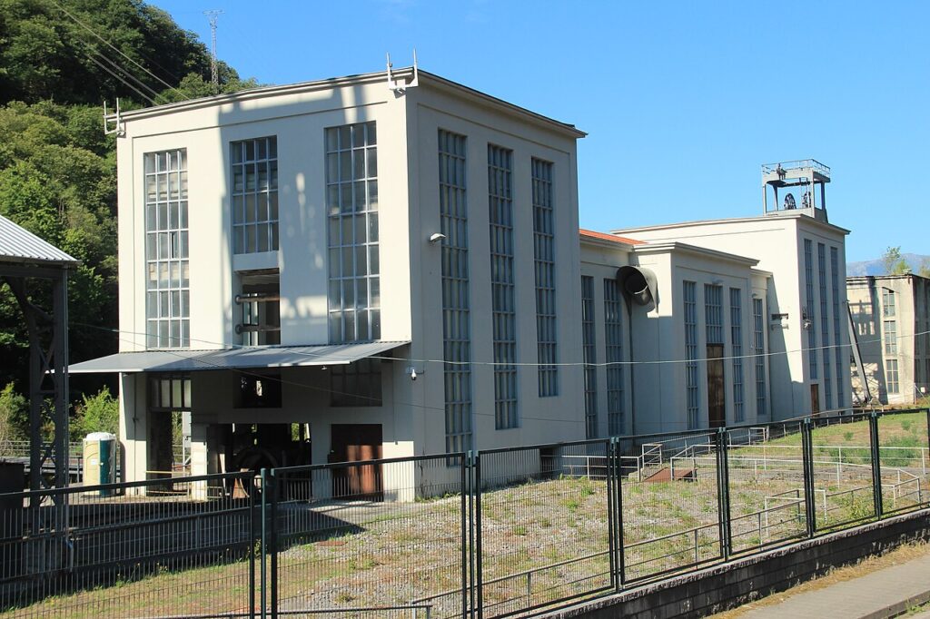 El Pozu Santa Bárbara activa su patrimonio industrial con visitas ligadas al arte digital
